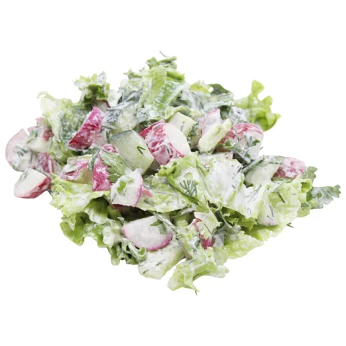 Салат з редису, огірків, яєць, зеленю та сметаною