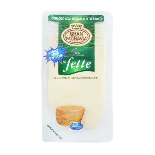 Сир 32% типу пармезан нарізка Gran Moravia в/у 150г